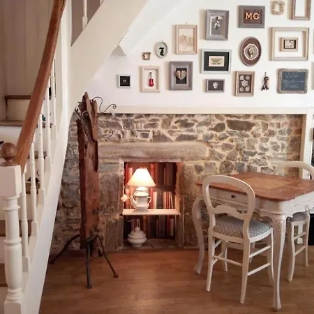Holiday home House At The Foot Of The Castle Of