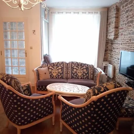 Holiday home House At The Foot Of The Castle Of Fougeres